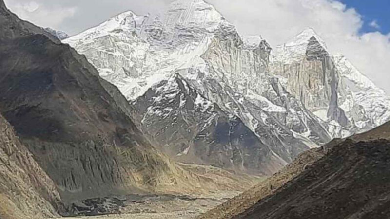 Tips to Decorate Your Home with Mountain Paintings 